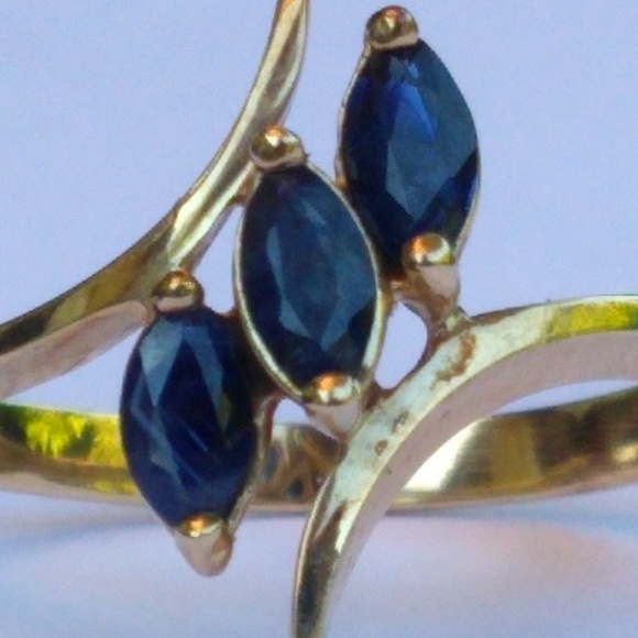 ANTIQUE UNTREATED NATURAL Sapphire 10K Gold Ring - Picture 2 of 8